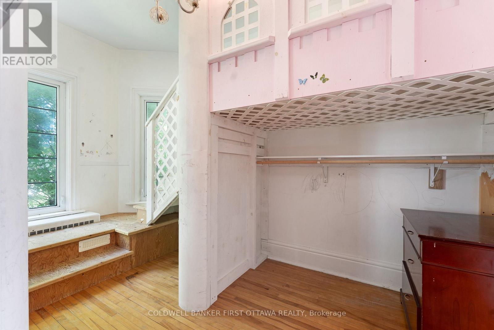 69 Wilson Street W Property Photo 32