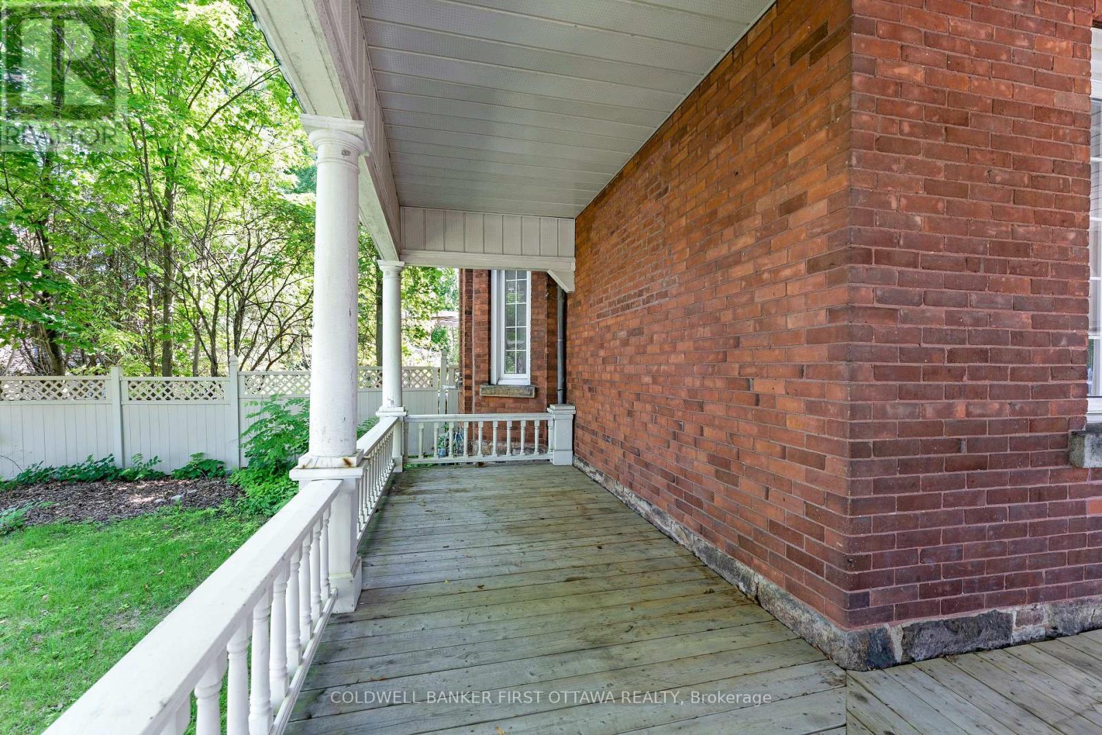 69 Wilson Street W Property Photo 36