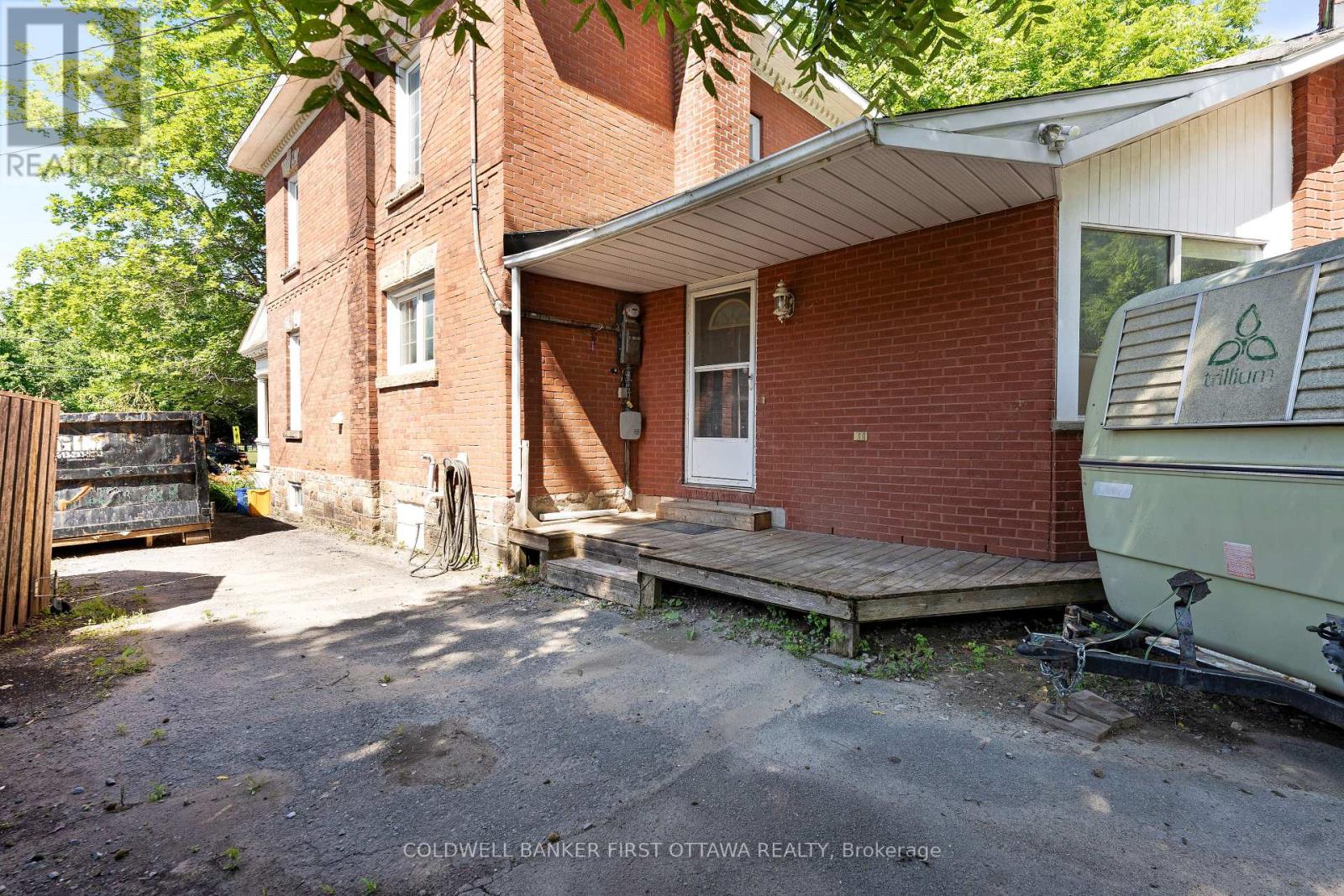 69 Wilson Street W Property Photo 37