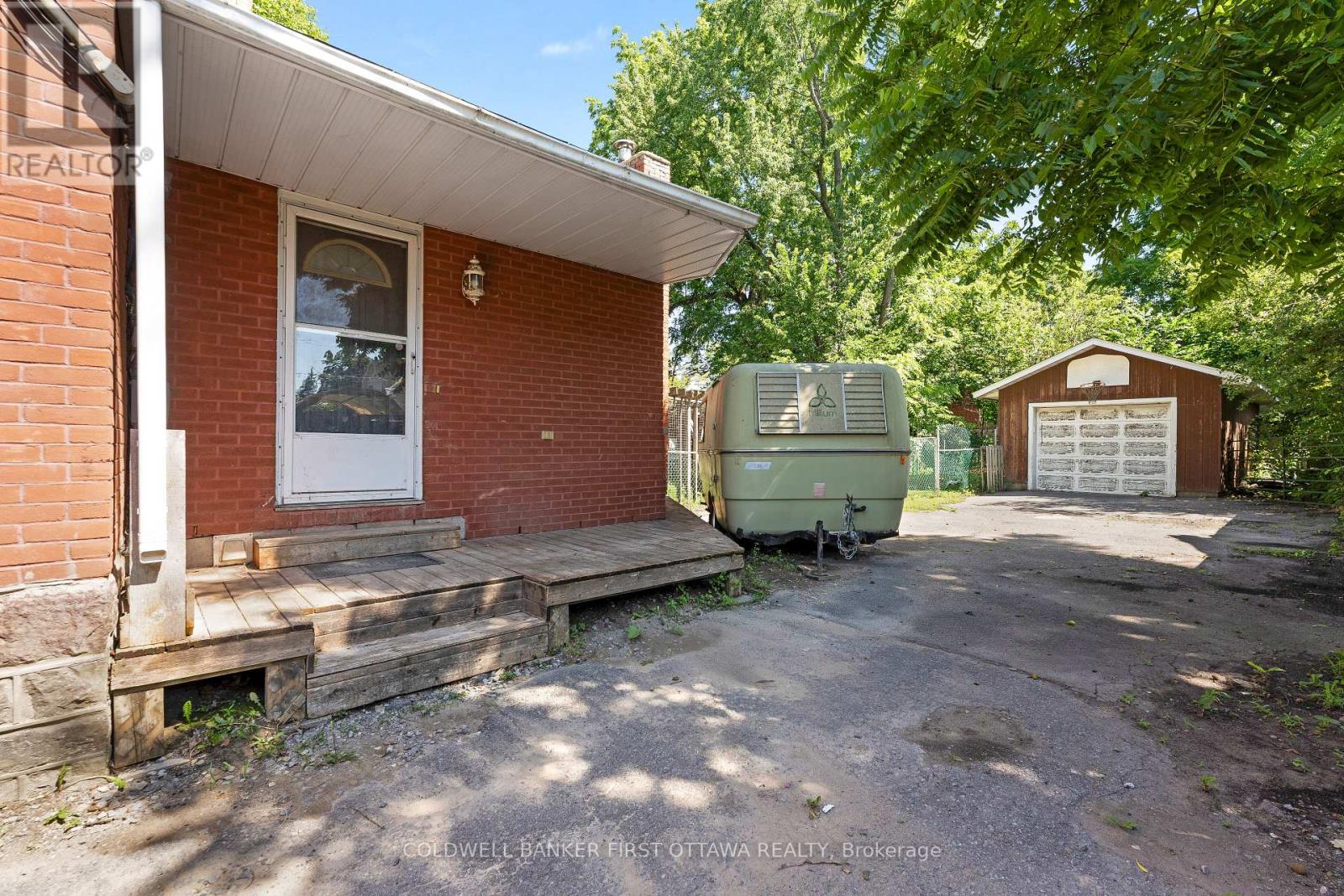 69 Wilson Street W Property Photo 38