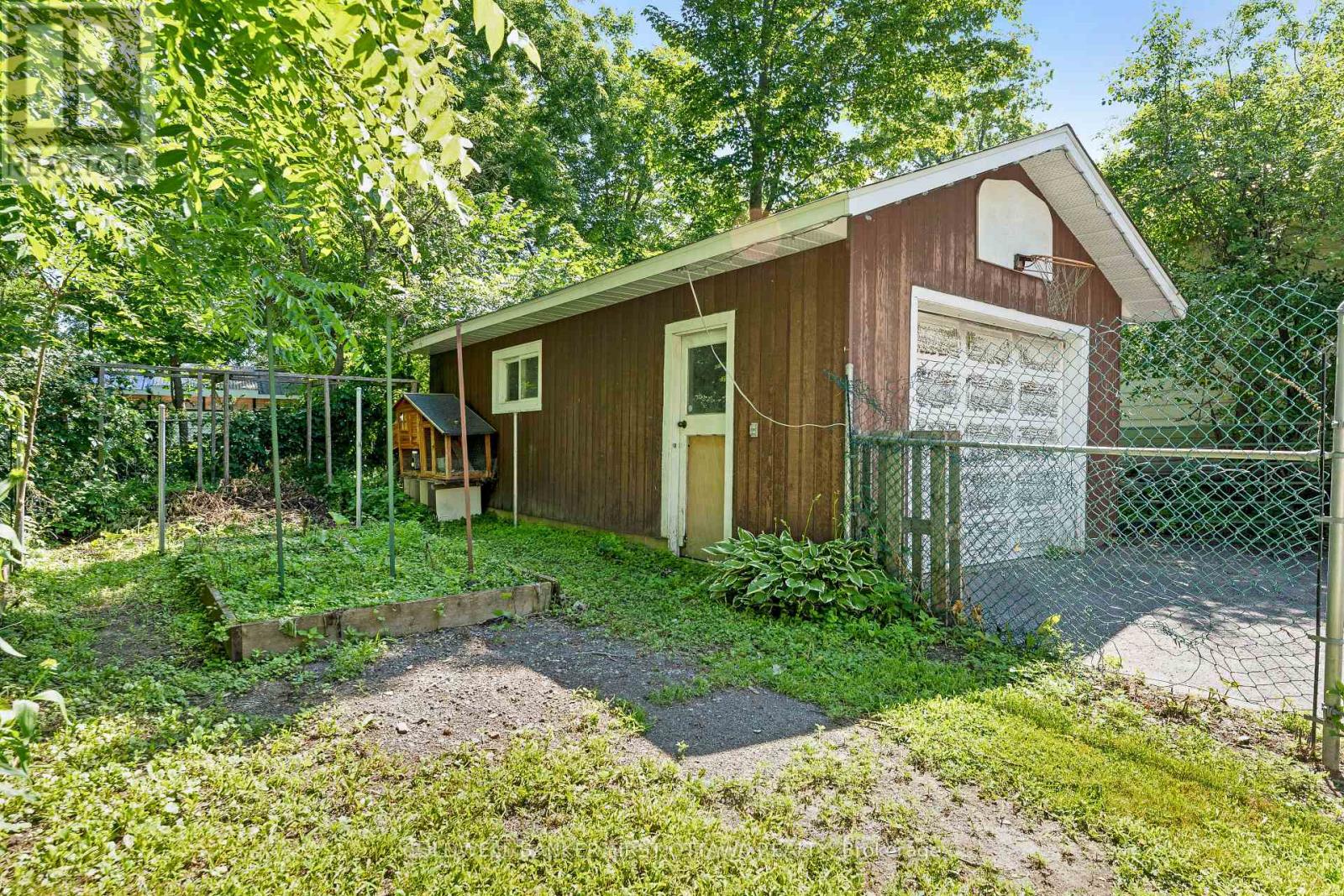 69 Wilson Street W Property Photo 40