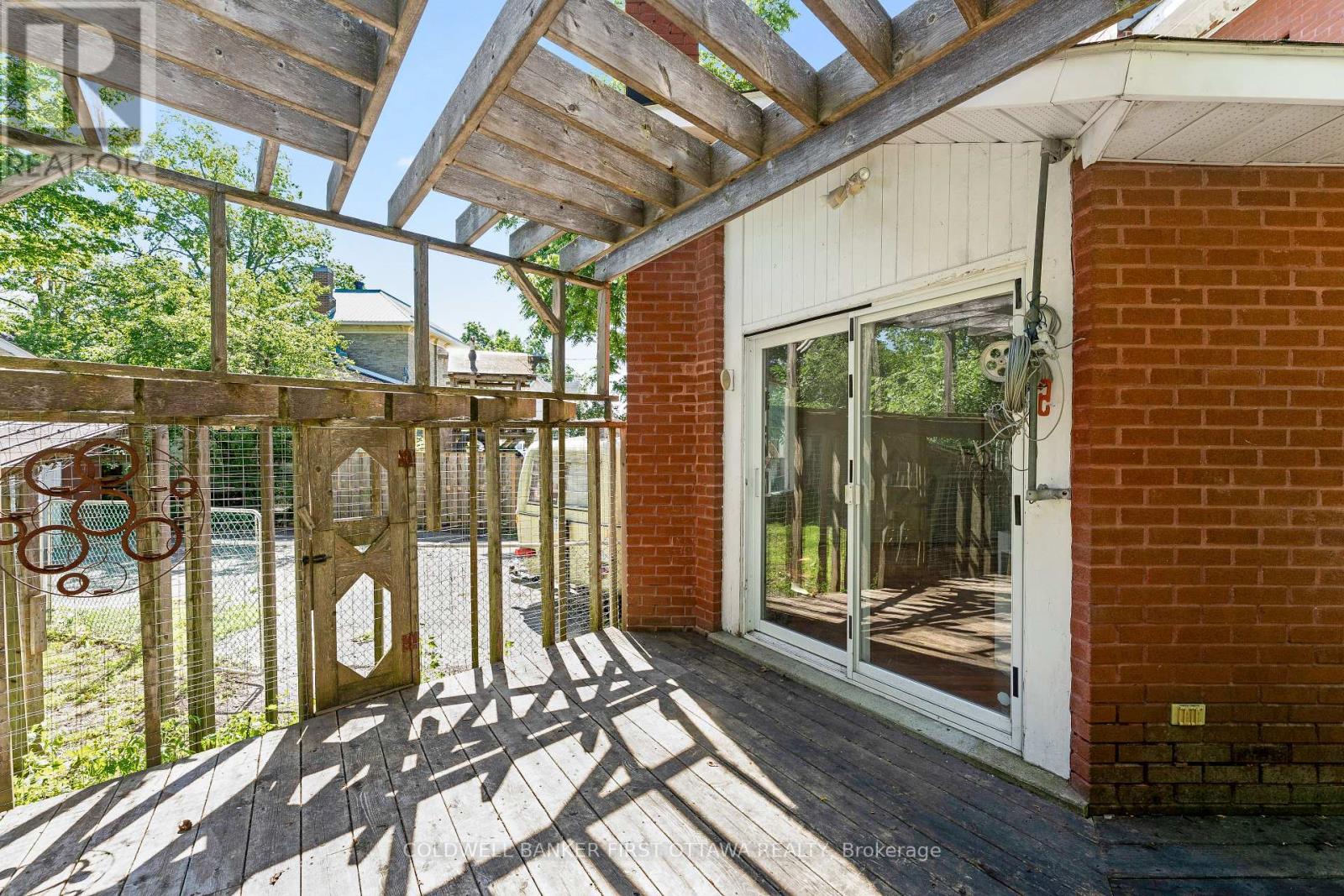 69 Wilson Street W Property Photo 43