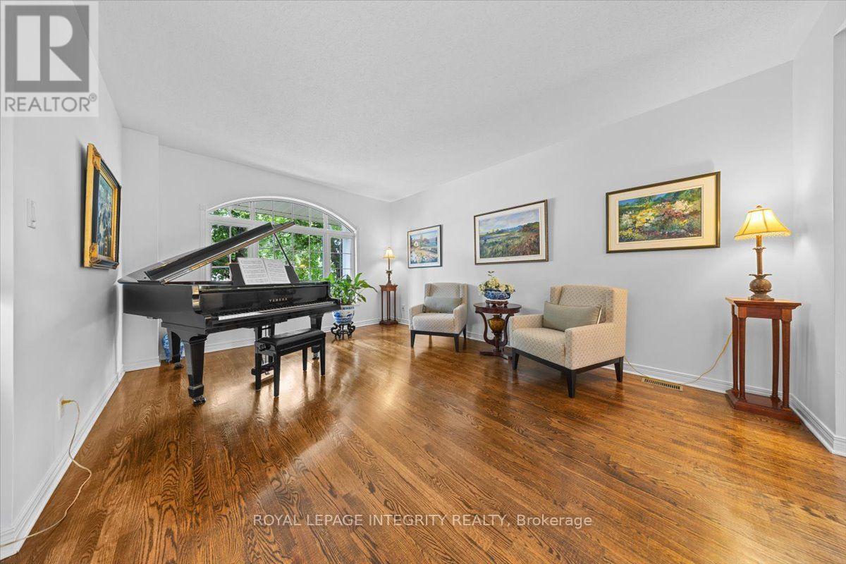 40 Bon Echo Crescent Property Photo 6