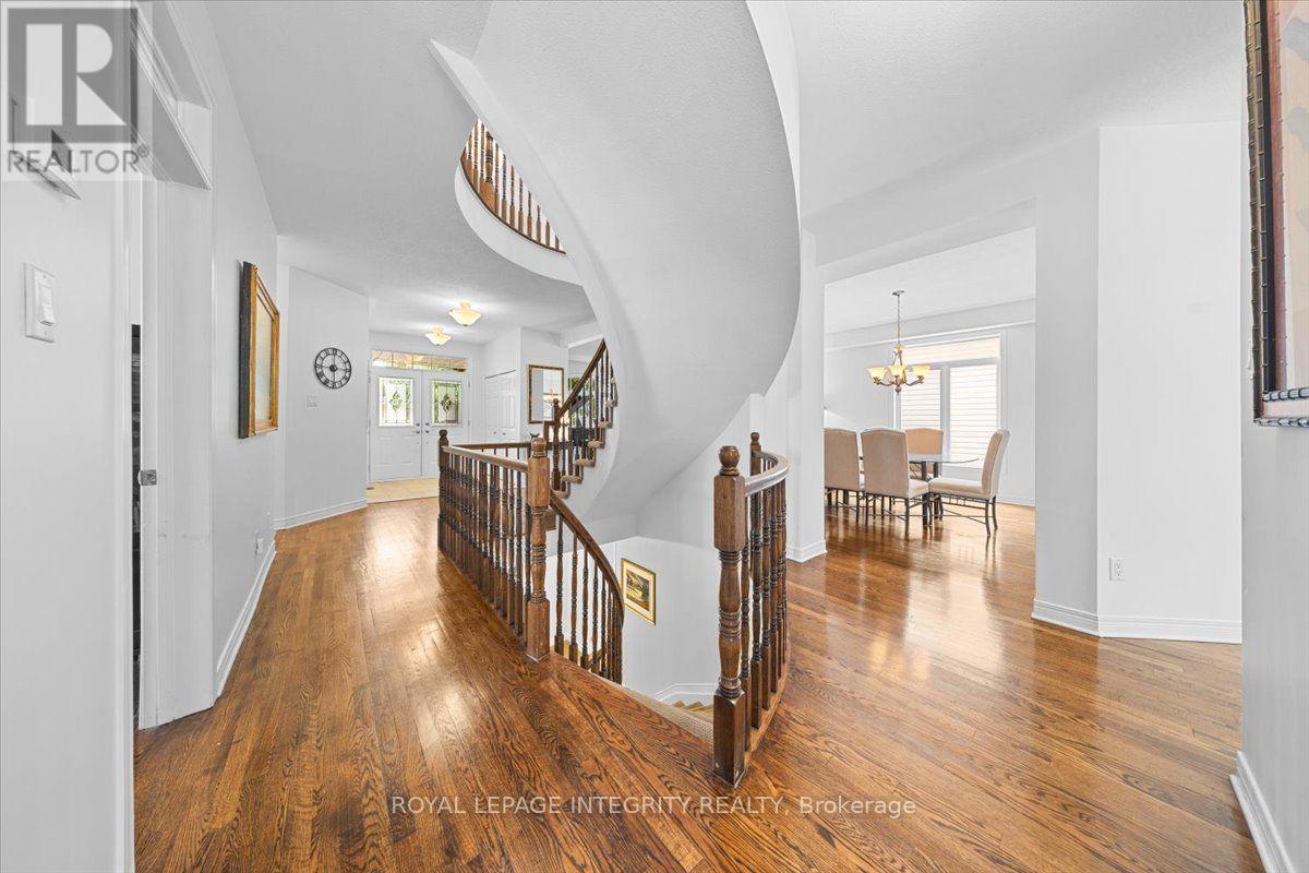 40 Bon Echo Crescent Property Photo 10