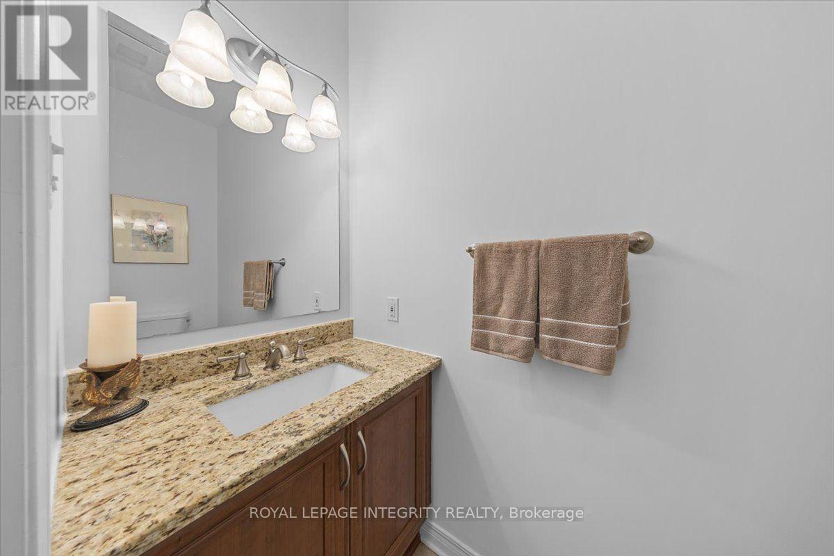 40 Bon Echo Crescent Property Photo 19