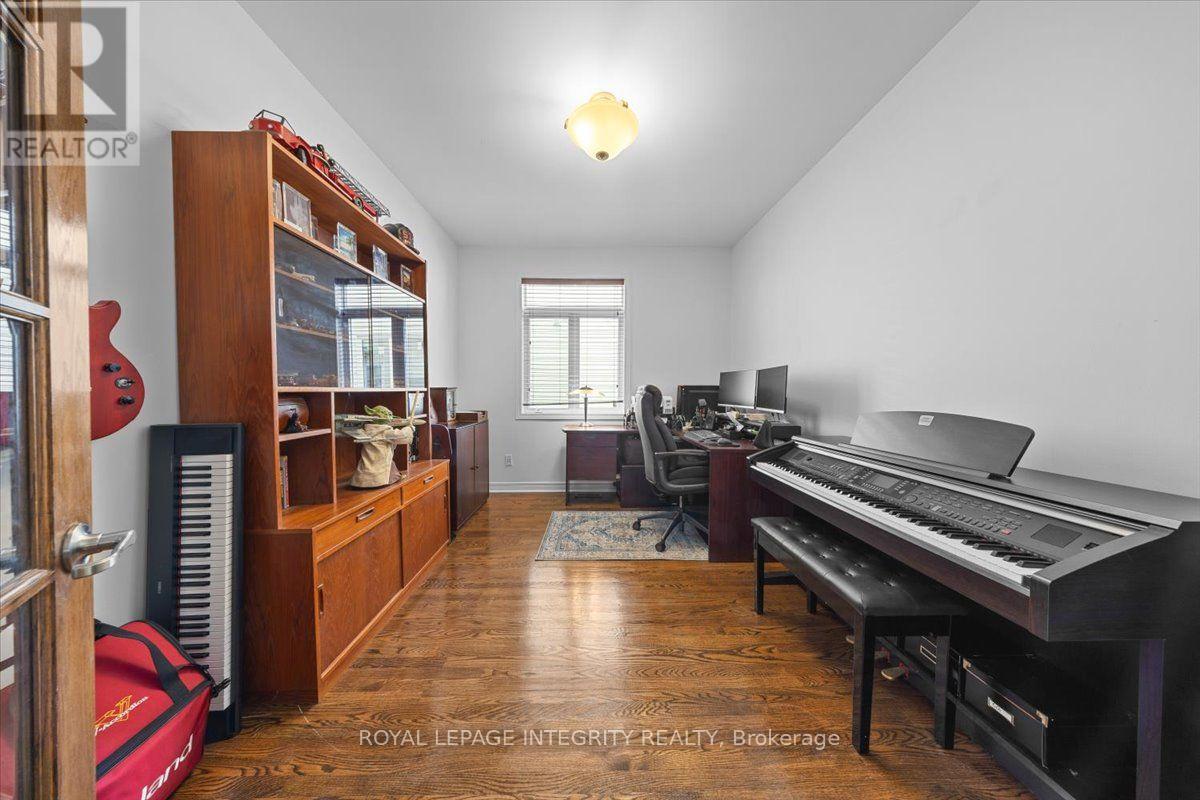 40 Bon Echo Crescent Property Photo 21