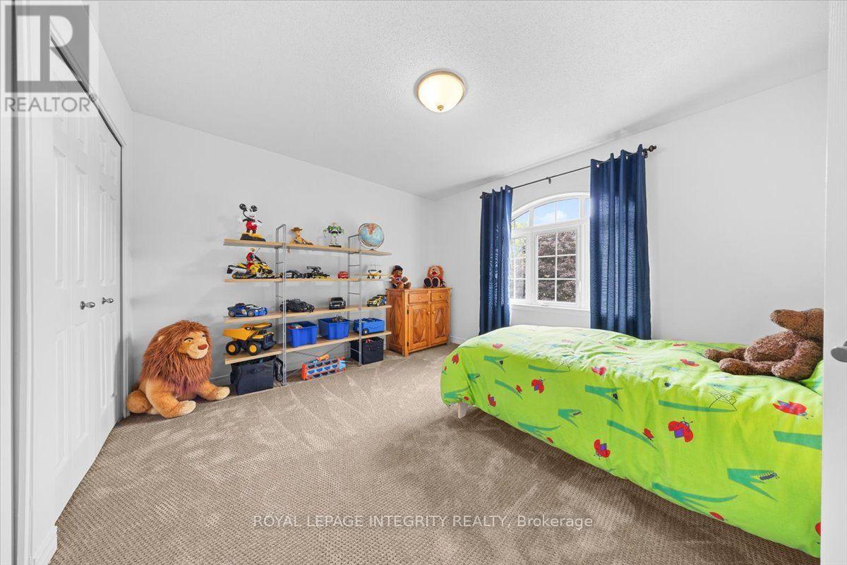 40 Bon Echo Crescent Property Photo 23
