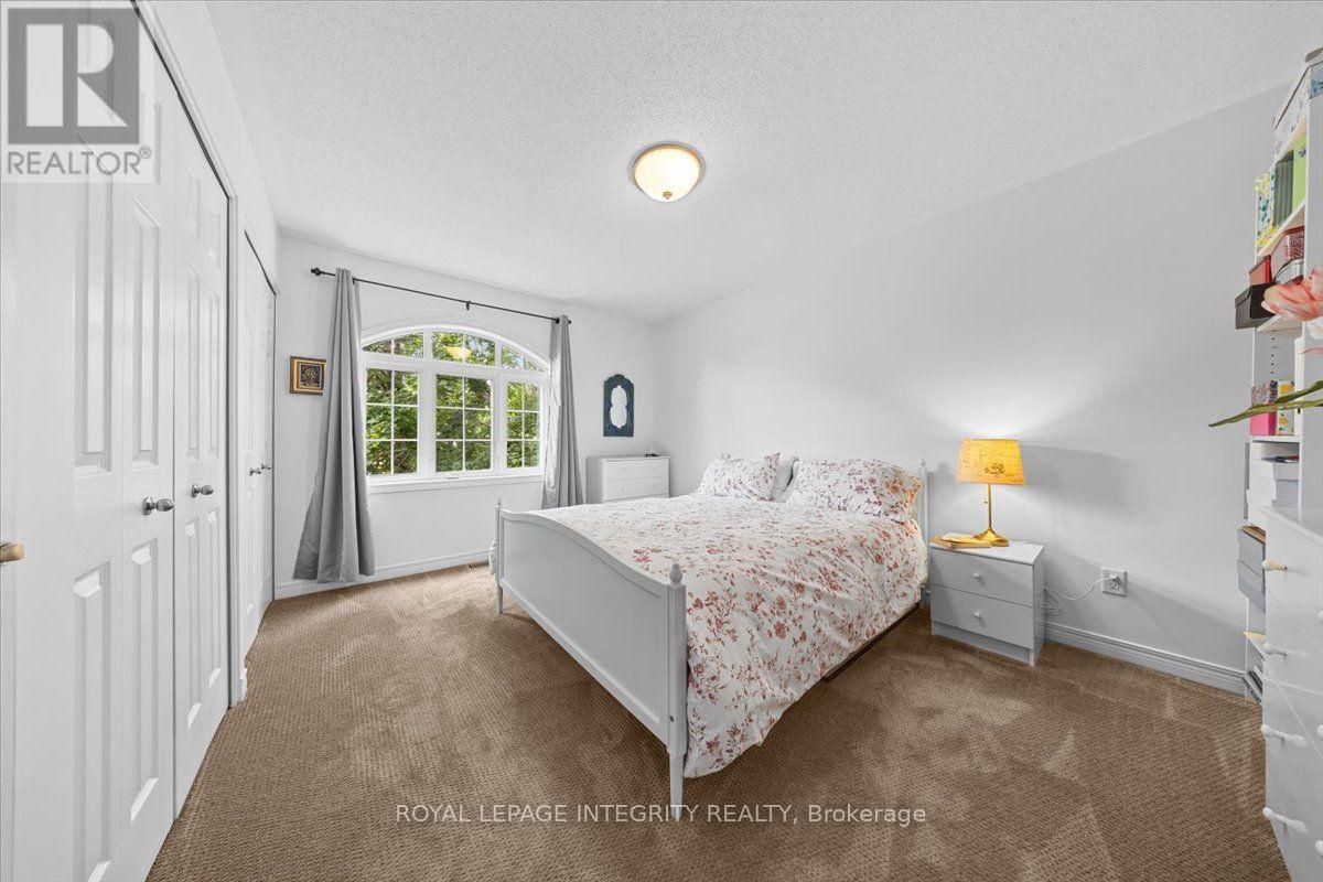 40 Bon Echo Crescent Property Photo 24