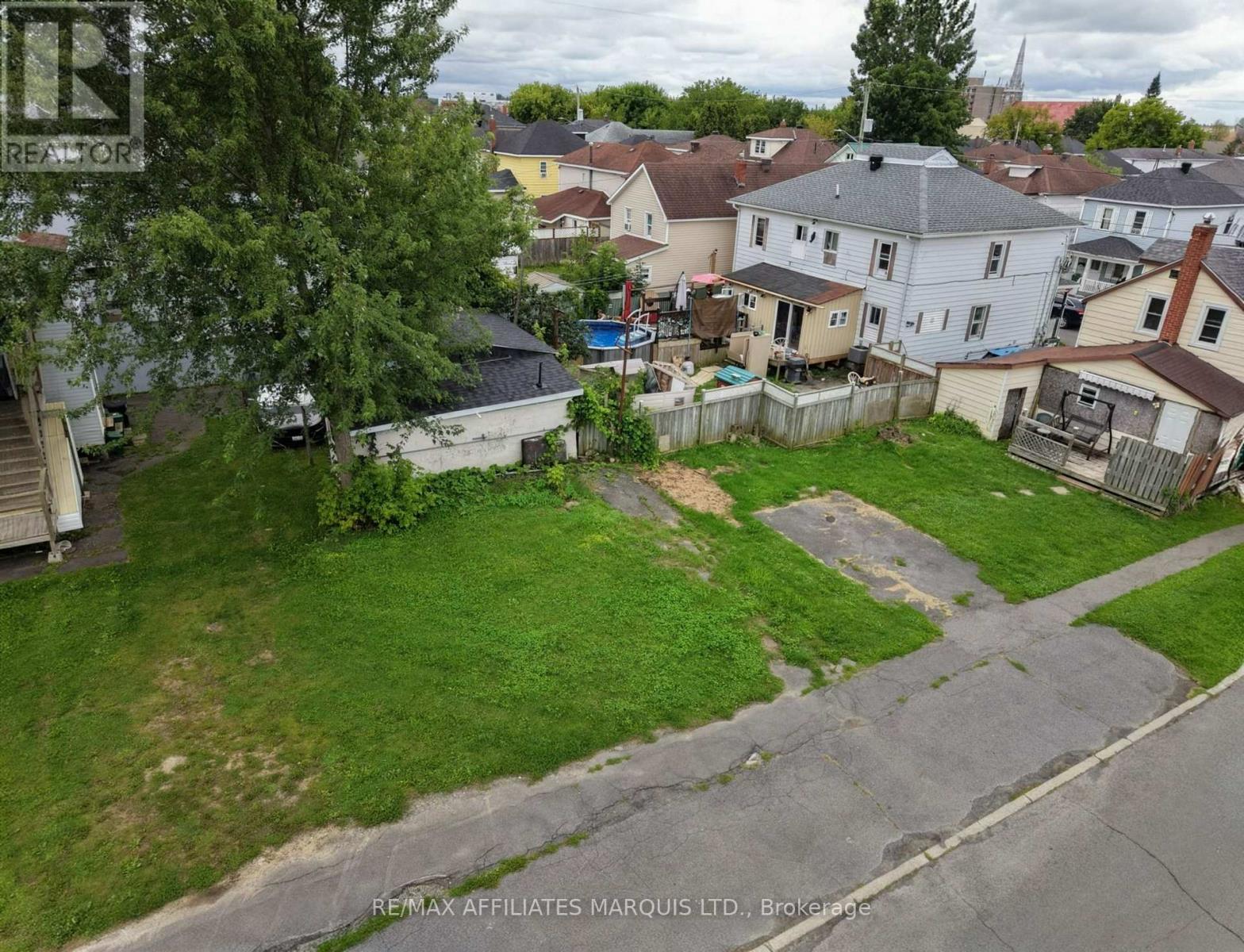 829 FIRST STREET E