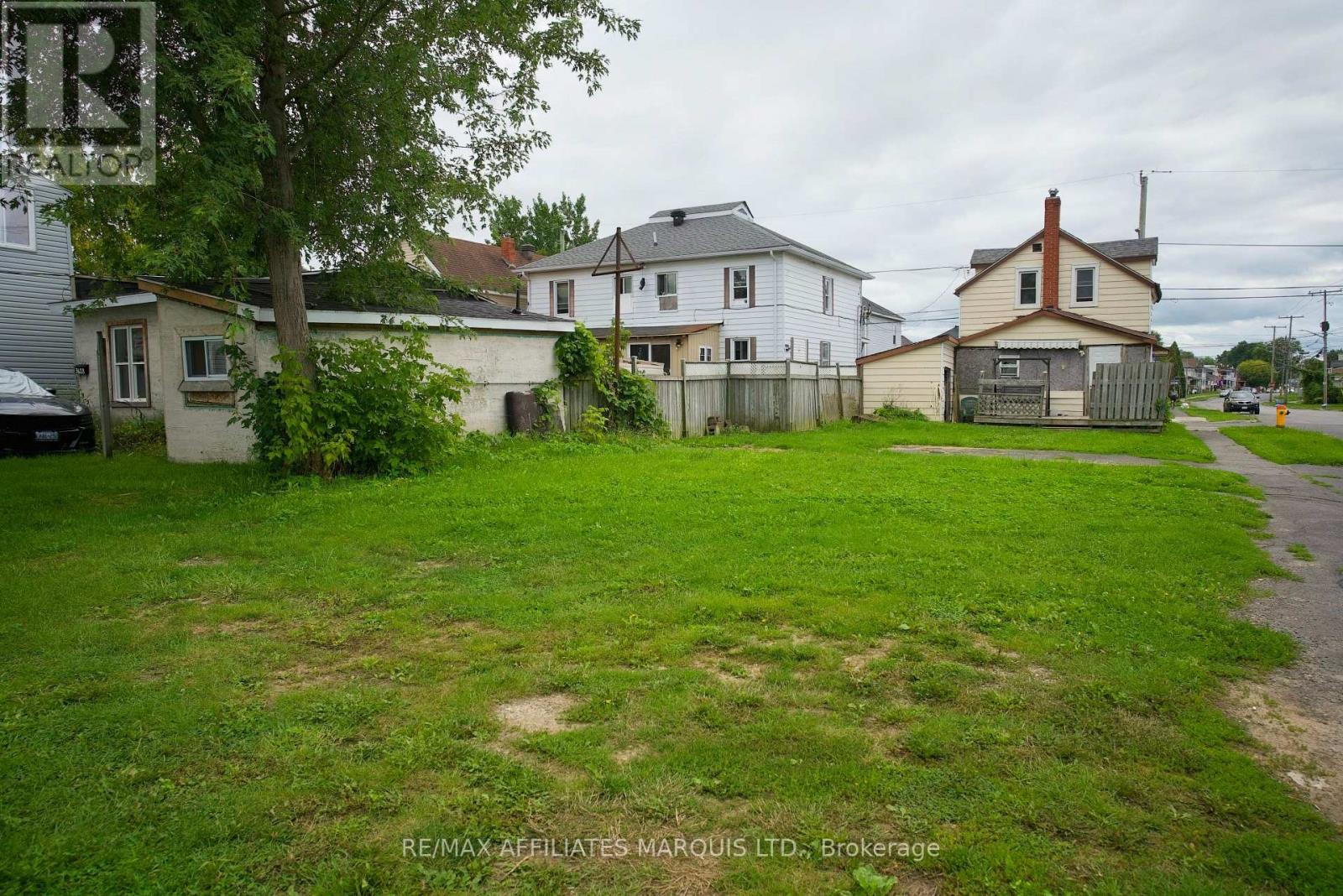 829 First Street E Property Photo 2