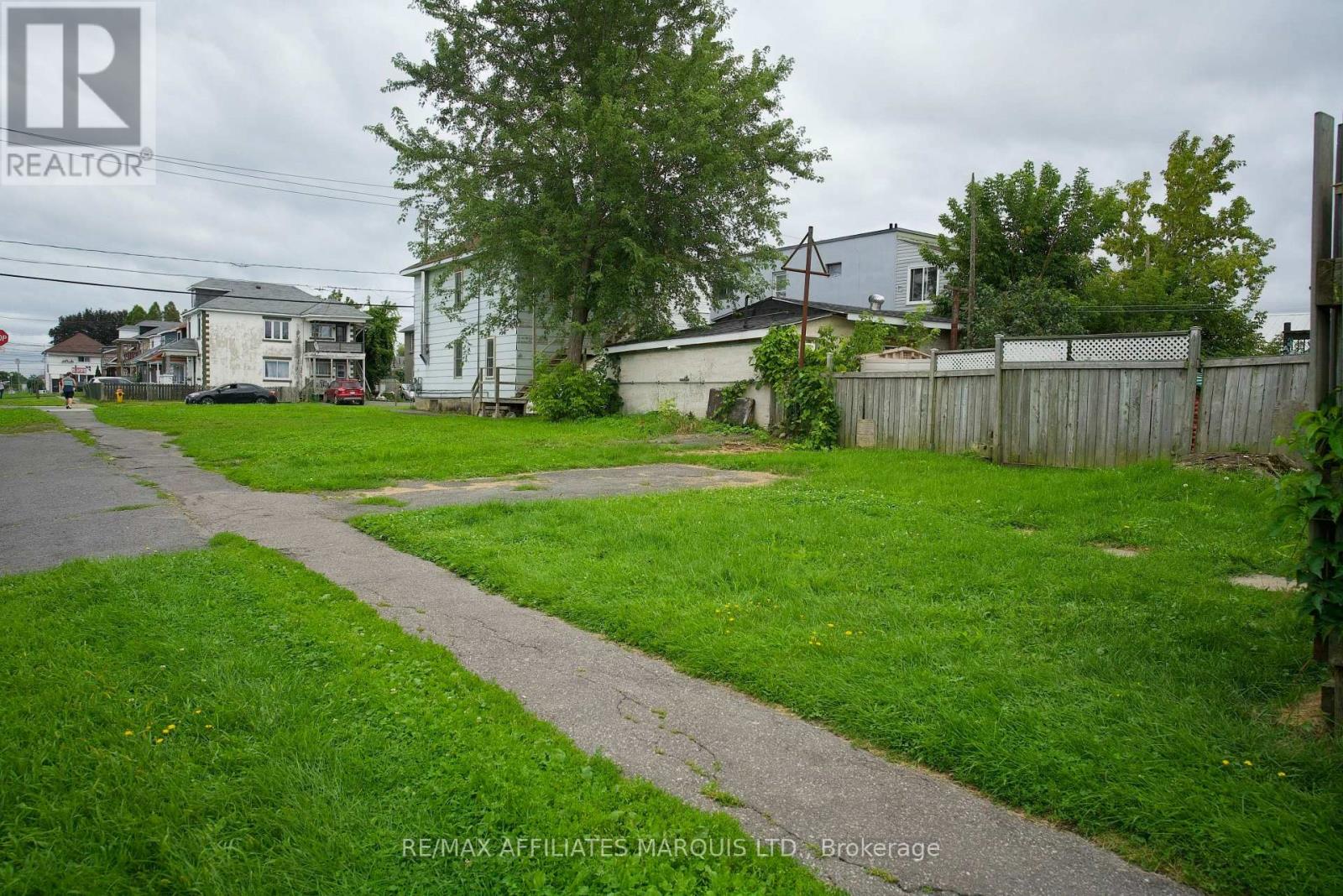 829 First Street E Property Photo 4