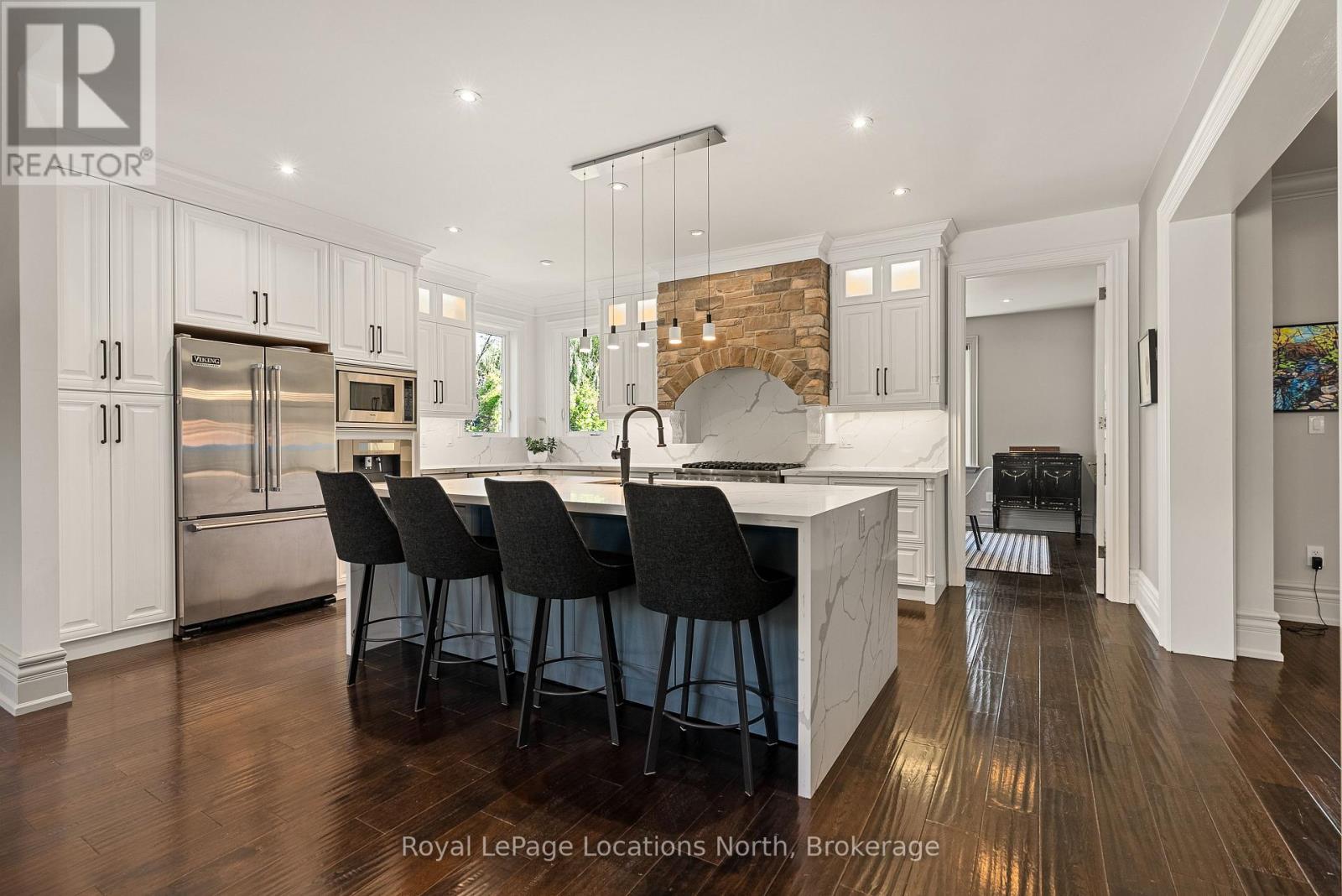 109 Hemlock Court W Property Photo 6