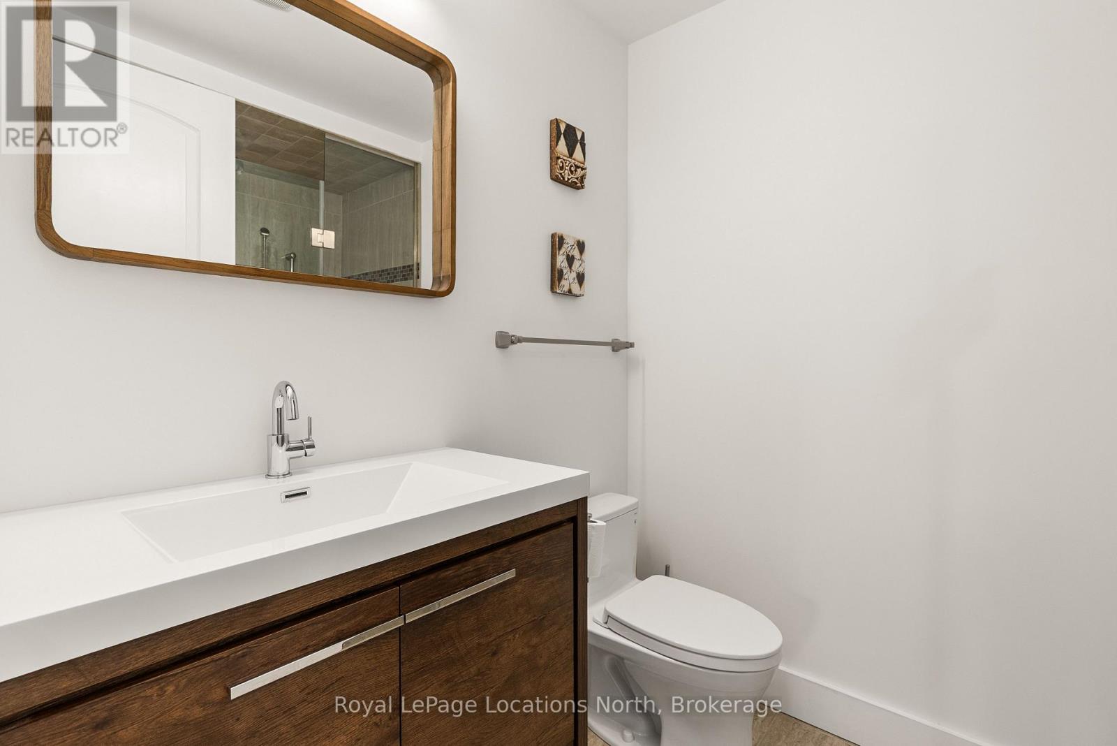 109 Hemlock Court W Property Photo 24