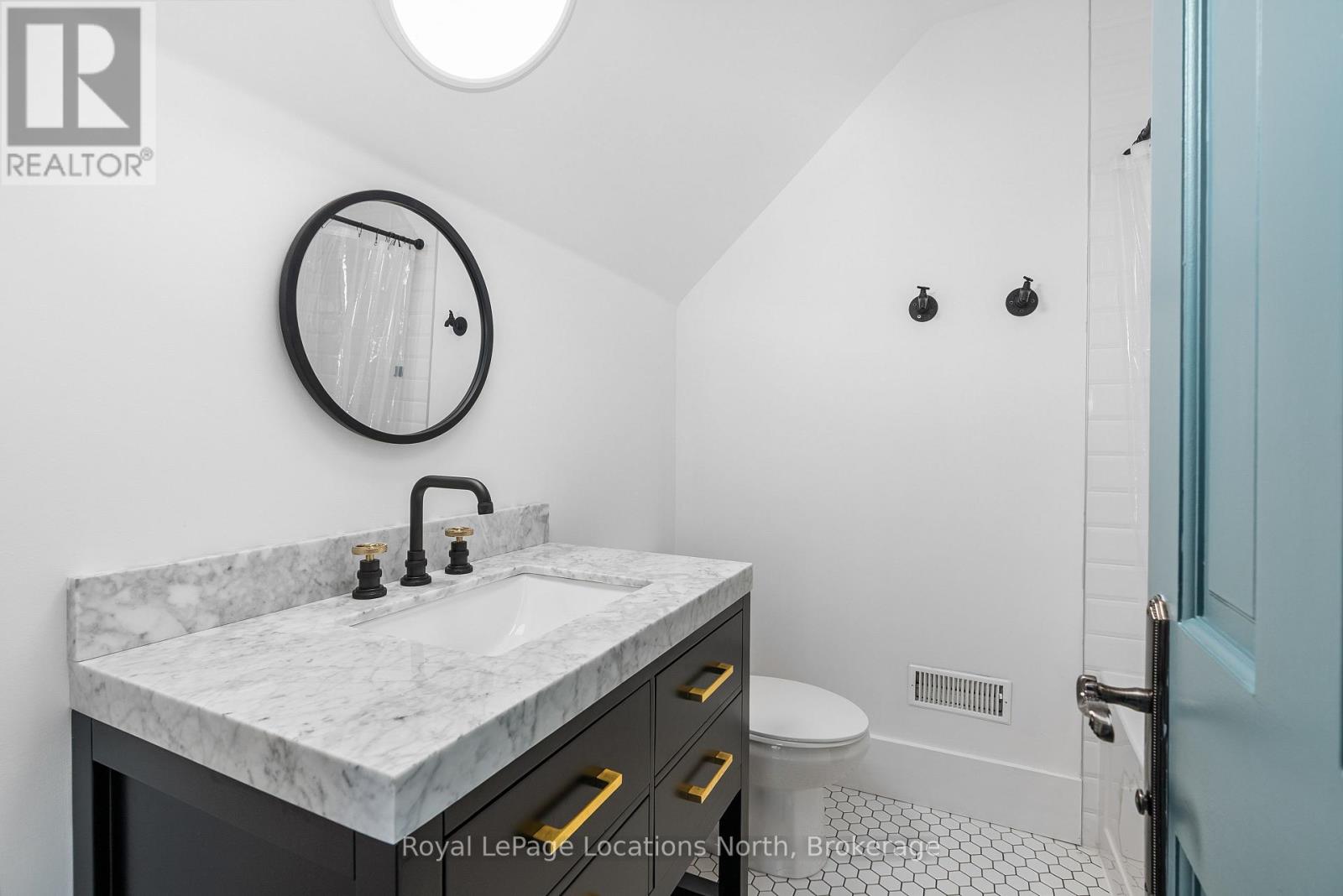 109 Hemlock Court W Property Photo 28