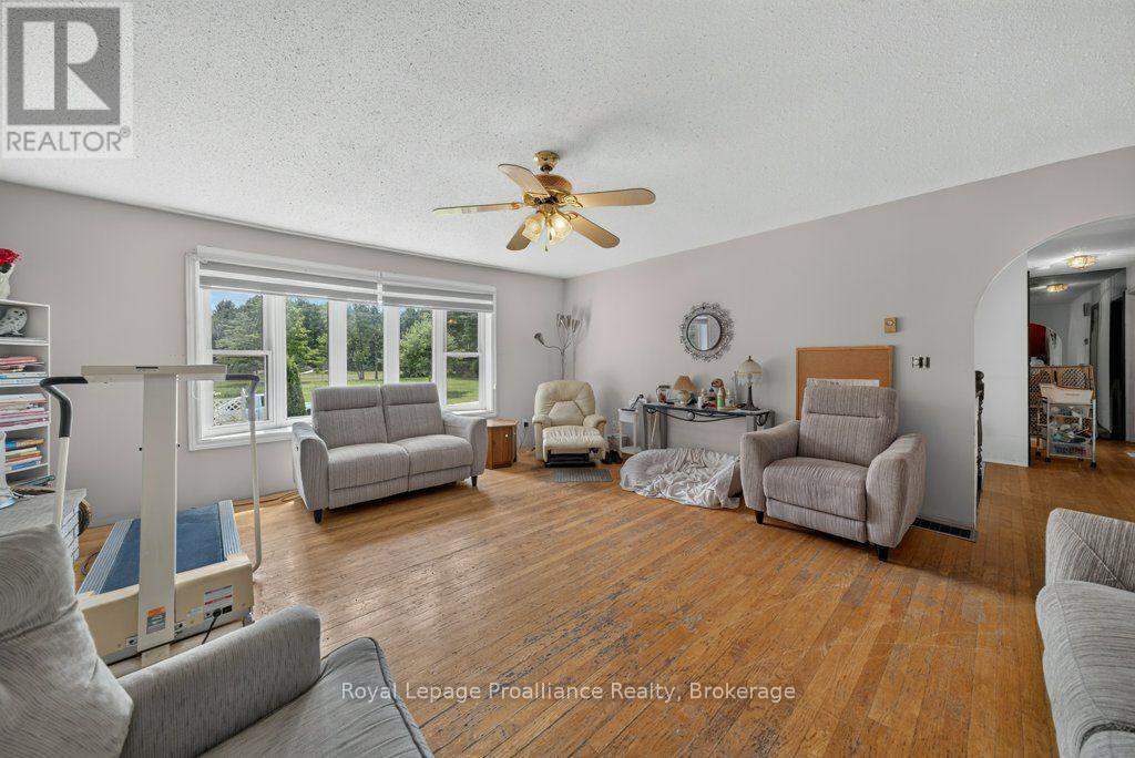 17 West Park Lane/ 32 Tall Pine Road Property Photo 9