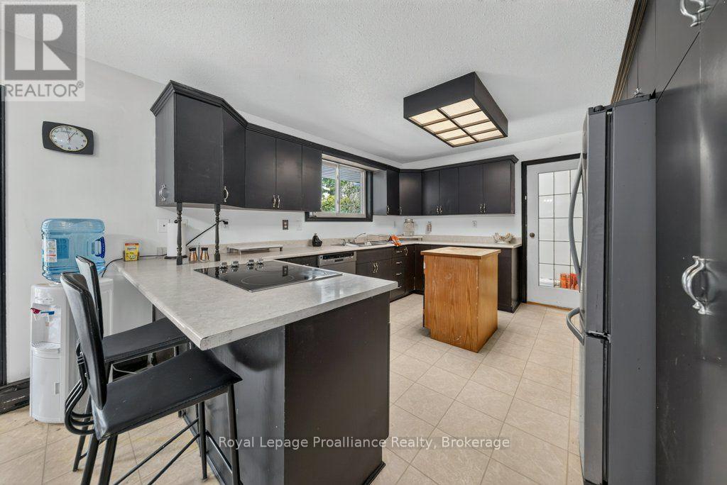17 West Park Lane/ 32 Tall Pine Road Property Photo 15
