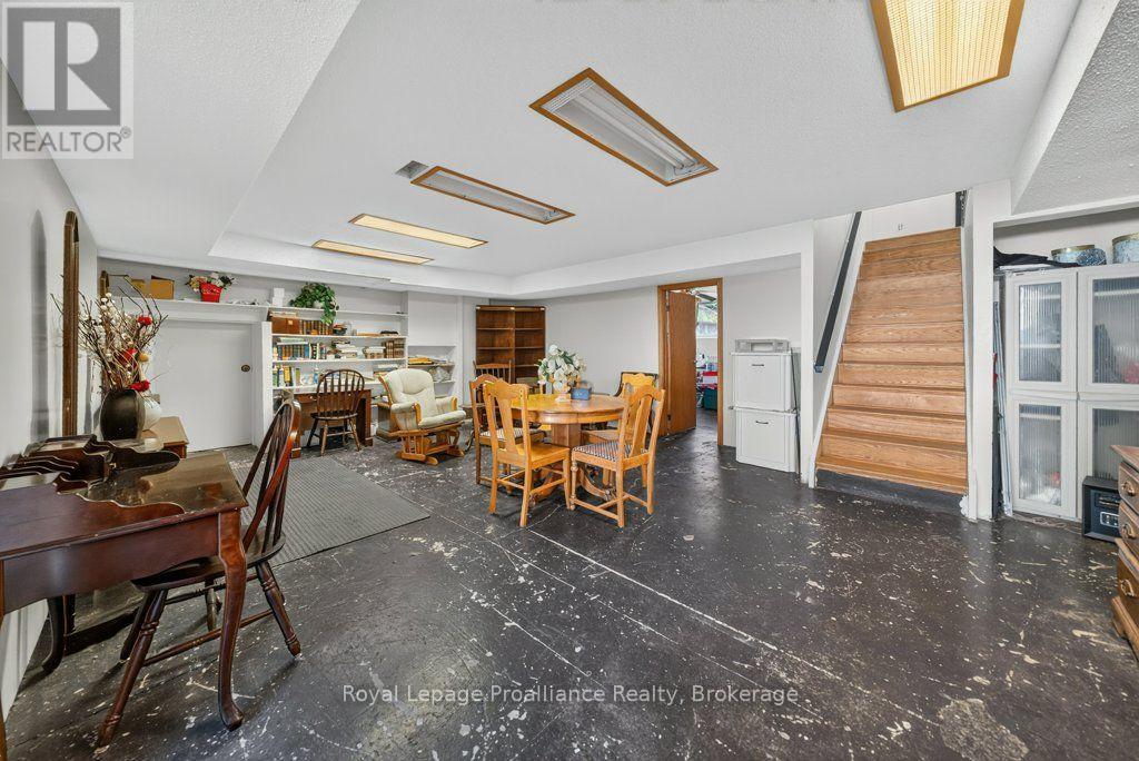 17 West Park Lane/ 32 Tall Pine Road Property Photo 35