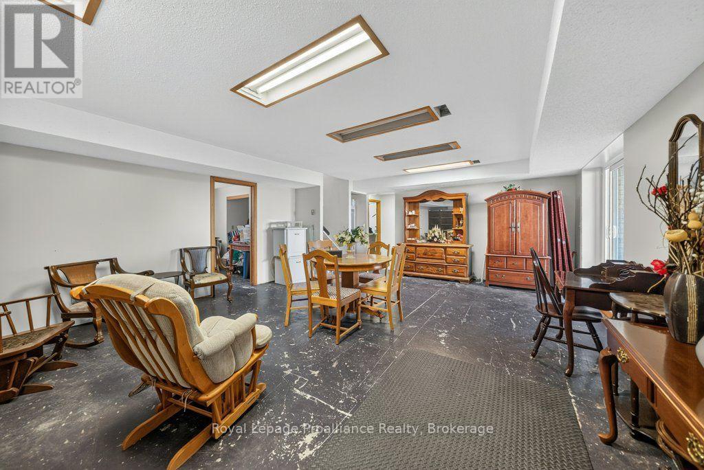 17 West Park Lane/ 32 Tall Pine Road Property Photo 39