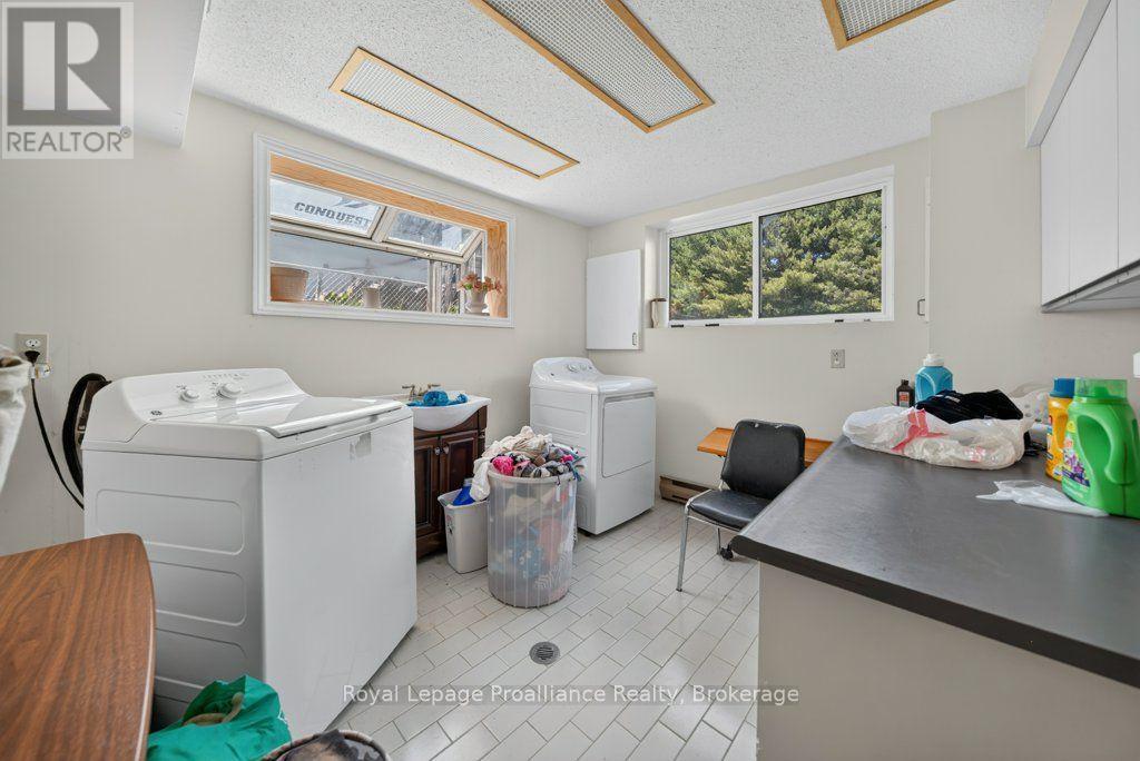 17 West Park Lane/ 32 Tall Pine Road Property Photo 43