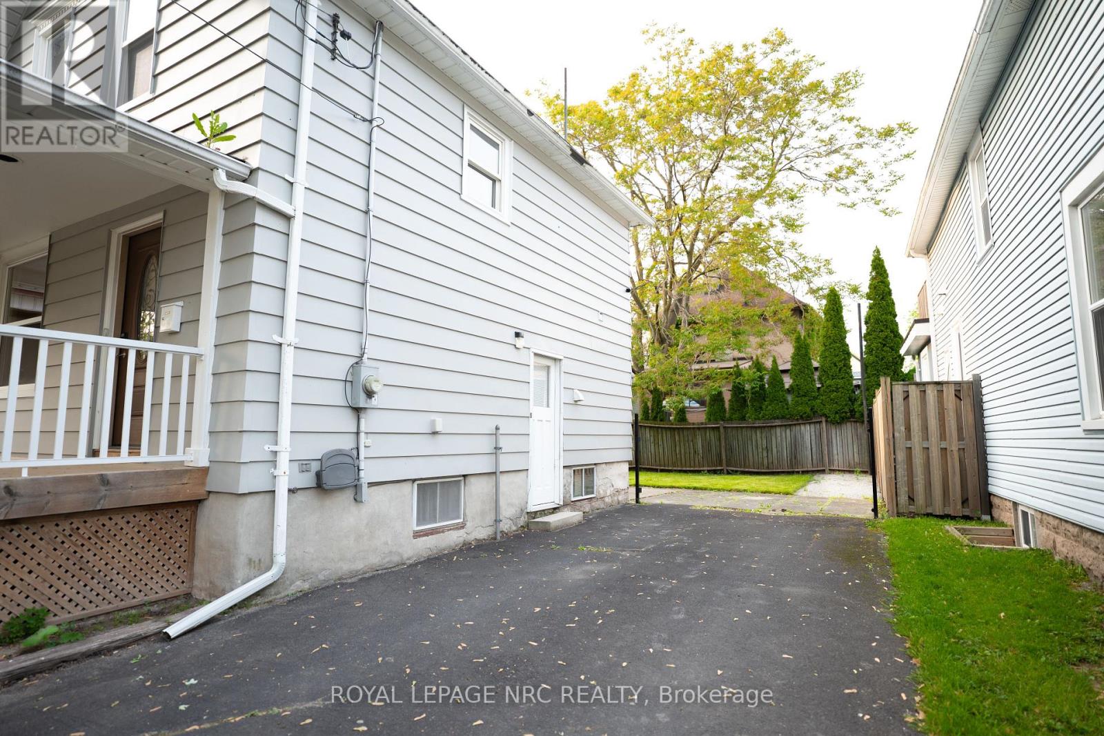 4713 Cookman Crescent N Property Photo 3