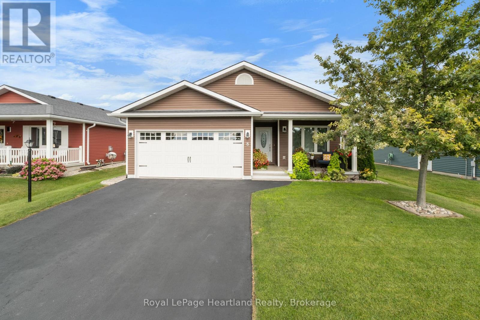 8 Windward Way N Property Photo 1