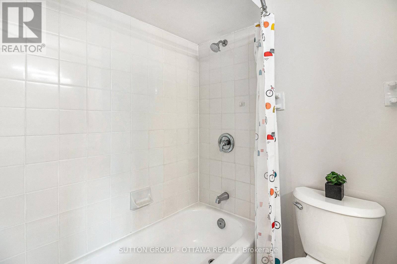 314 - 270 Brittany Drive Property Photo 17