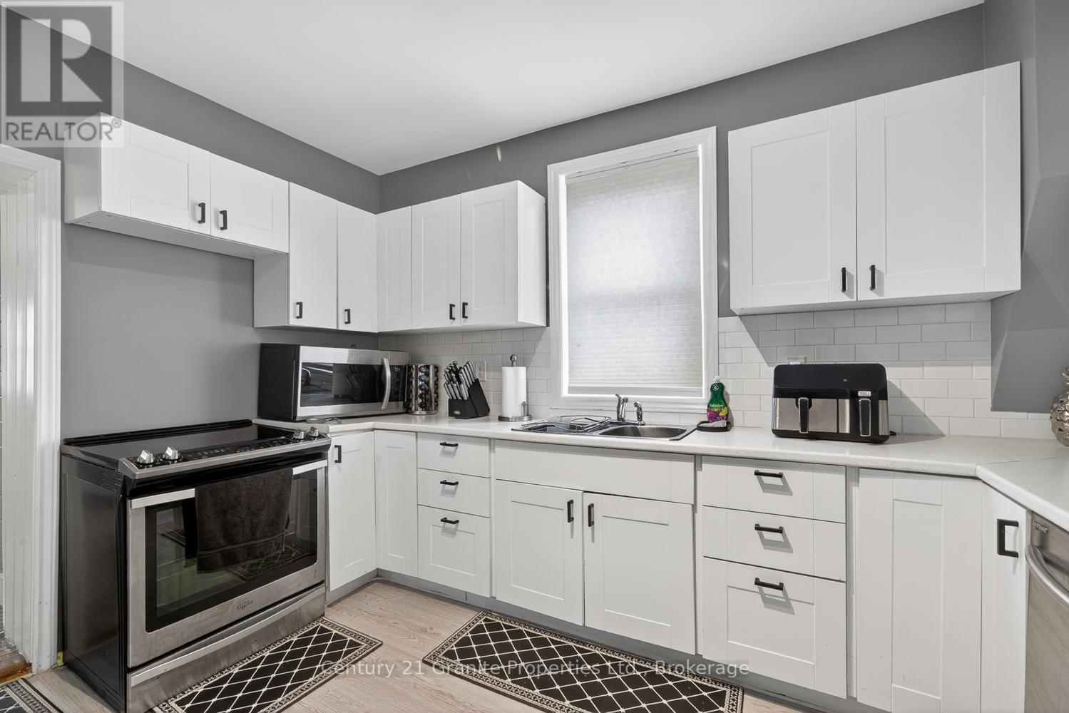 50 William Street Property Photo 14