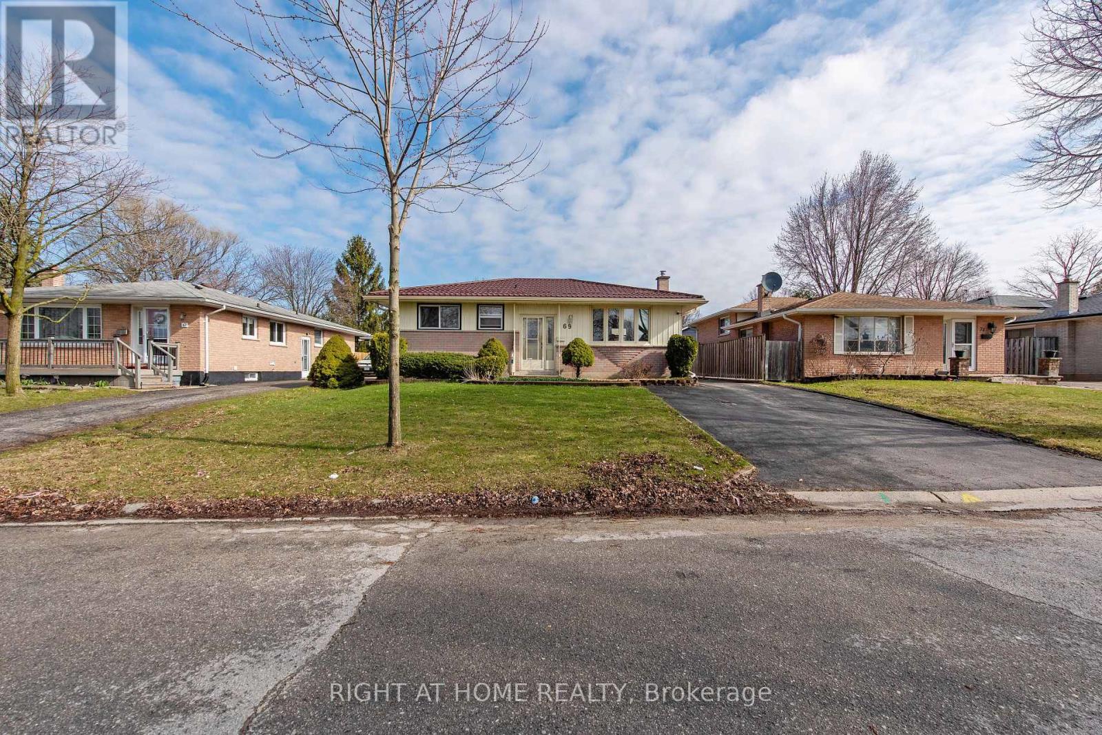69 ALAYNE CRESCENT Property Photo 1