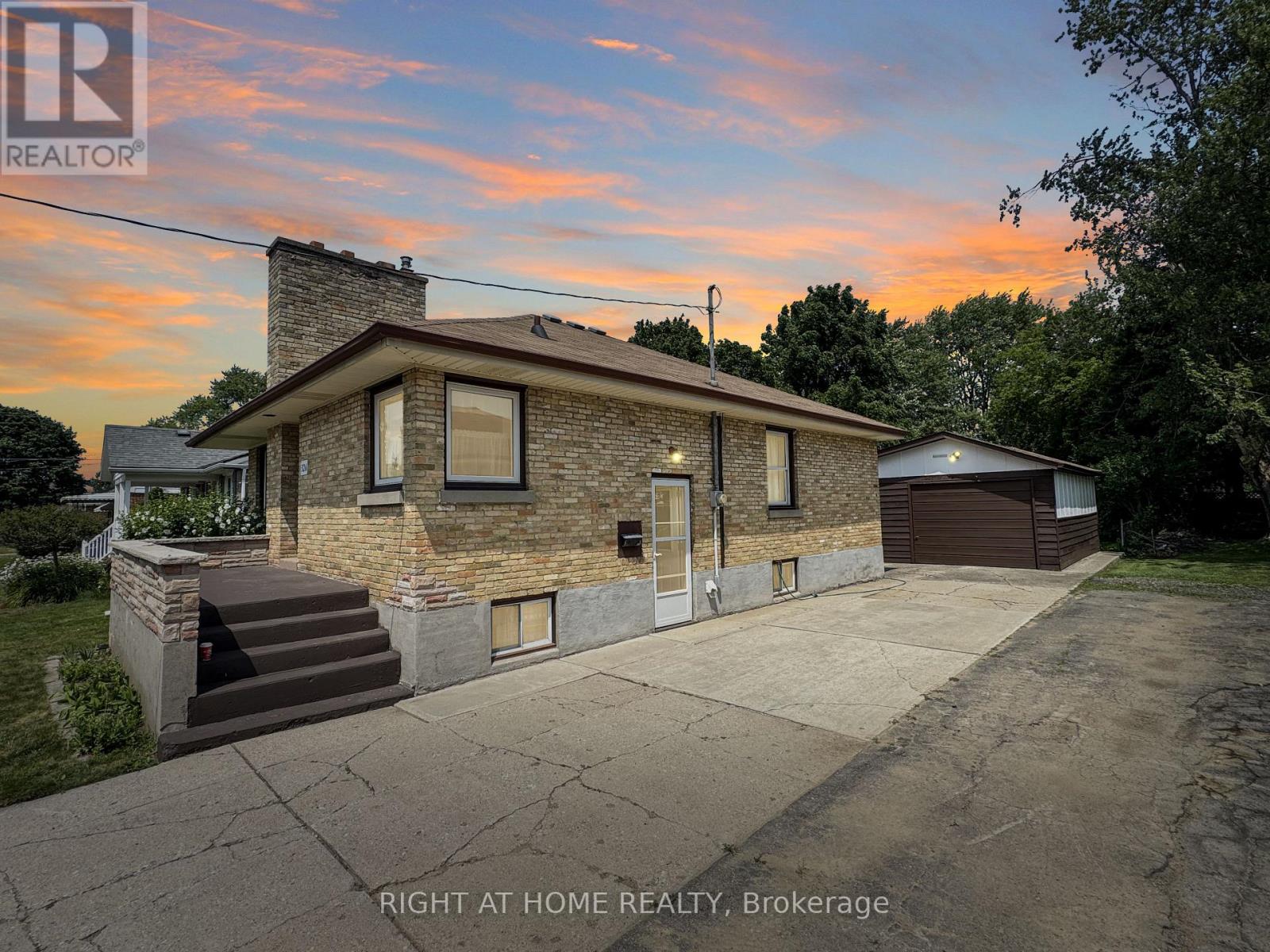 326 AVONDALE ROAD Property Photo 1