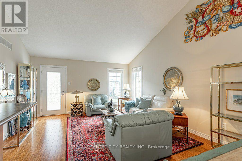 51 - 464 Commissioners Road W Property Photo 8