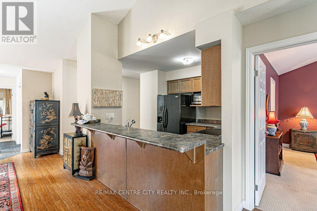 51 - 464 Commissioners Road W Property Photo 13