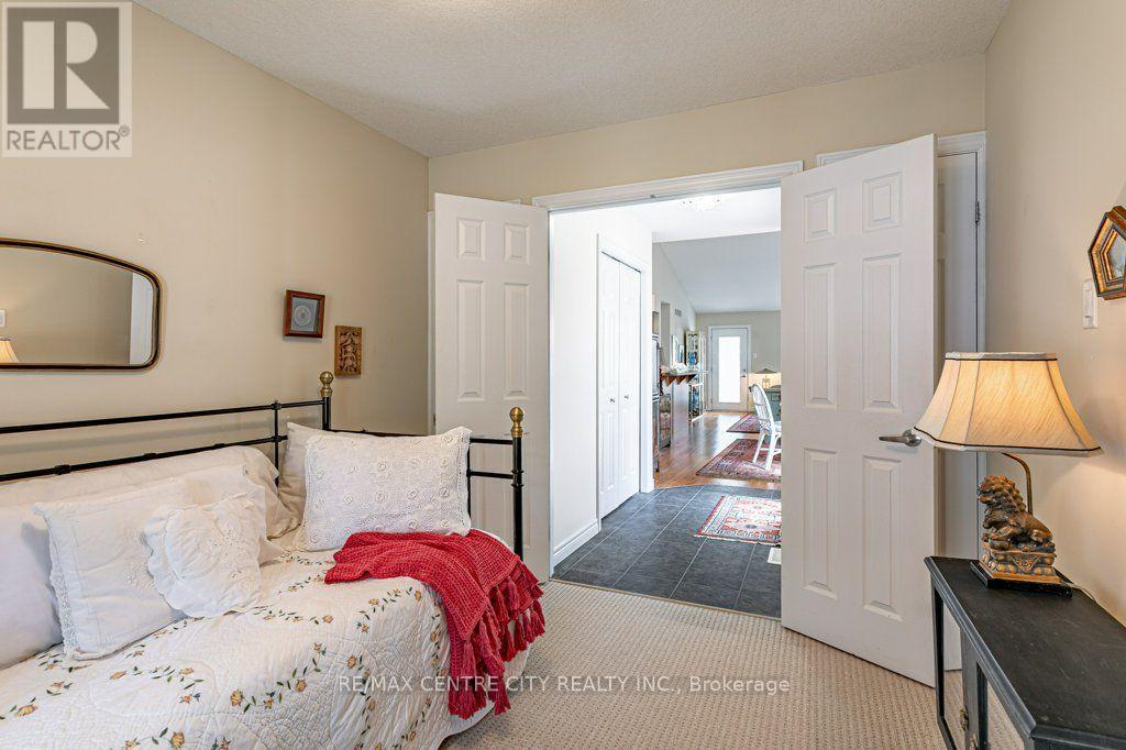 51 - 464 Commissioners Road W Property Photo 18