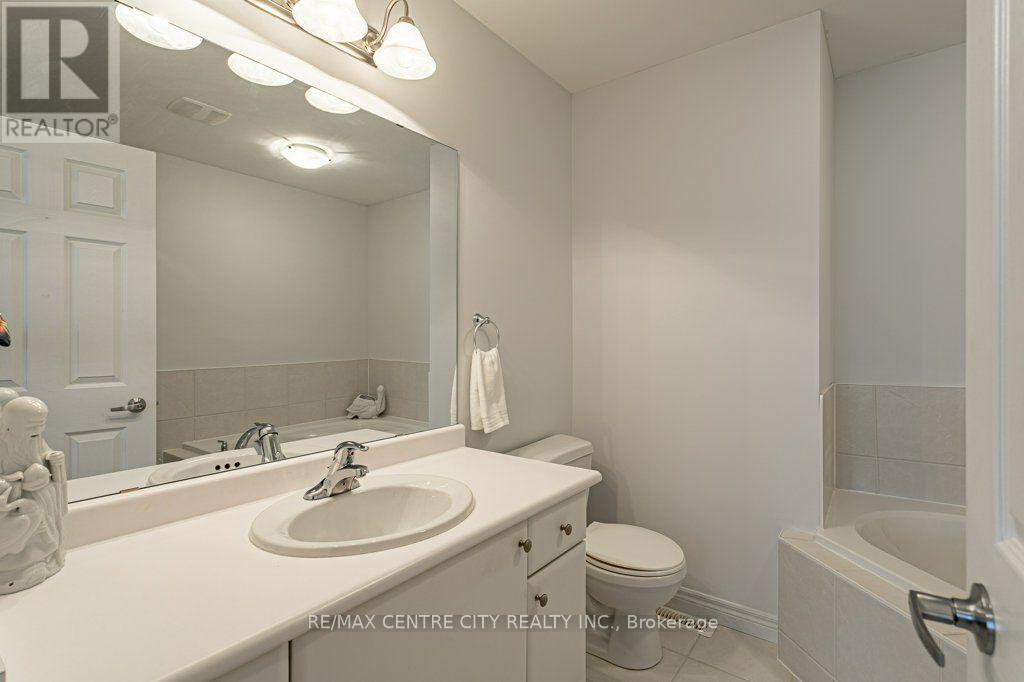 51 - 464 Commissioners Road W Property Photo 23