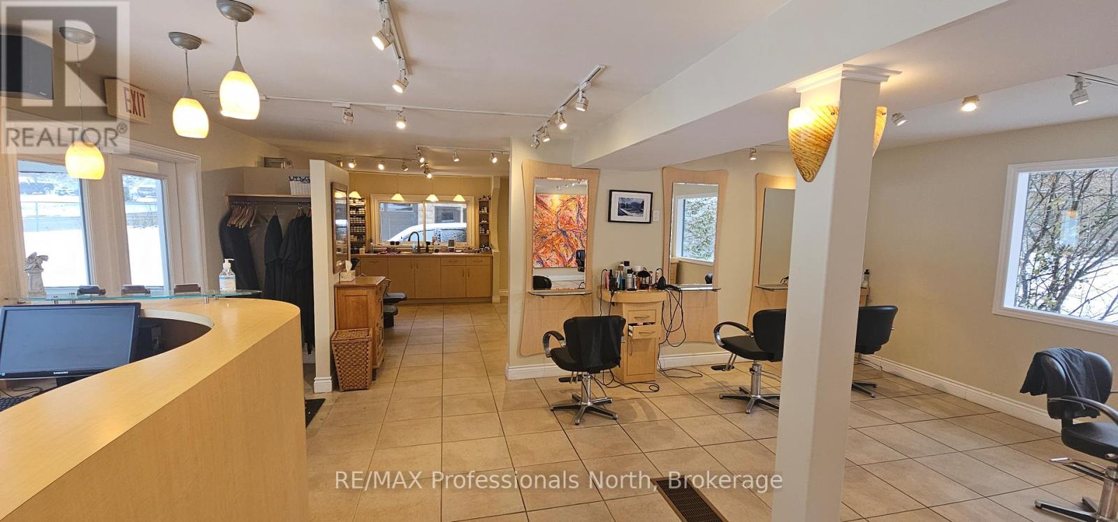 8 Park Drive Property Photo 16