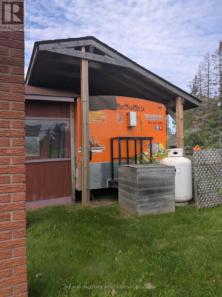 8 - 4100 Albion Road W Property Photo 7