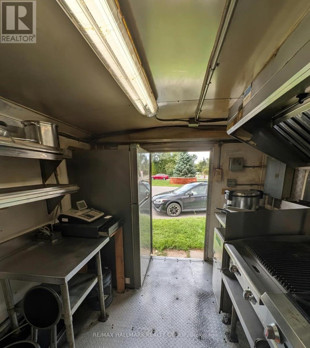 8 - 4100 Albion Road W Property Photo 9
