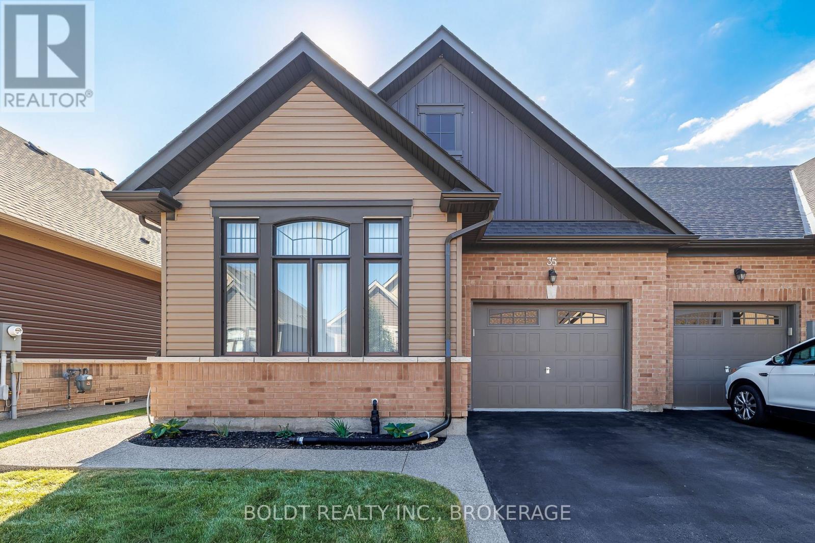 35 Cosmopolitan Common Property Photo 1