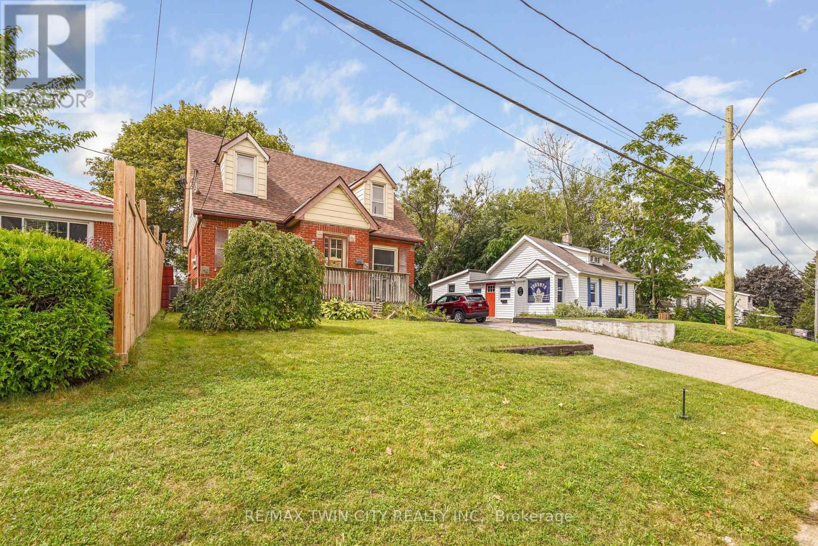 60 Park Road N Property Photo 3