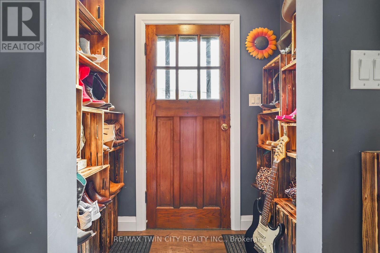 60 Park Road N Property Photo 7