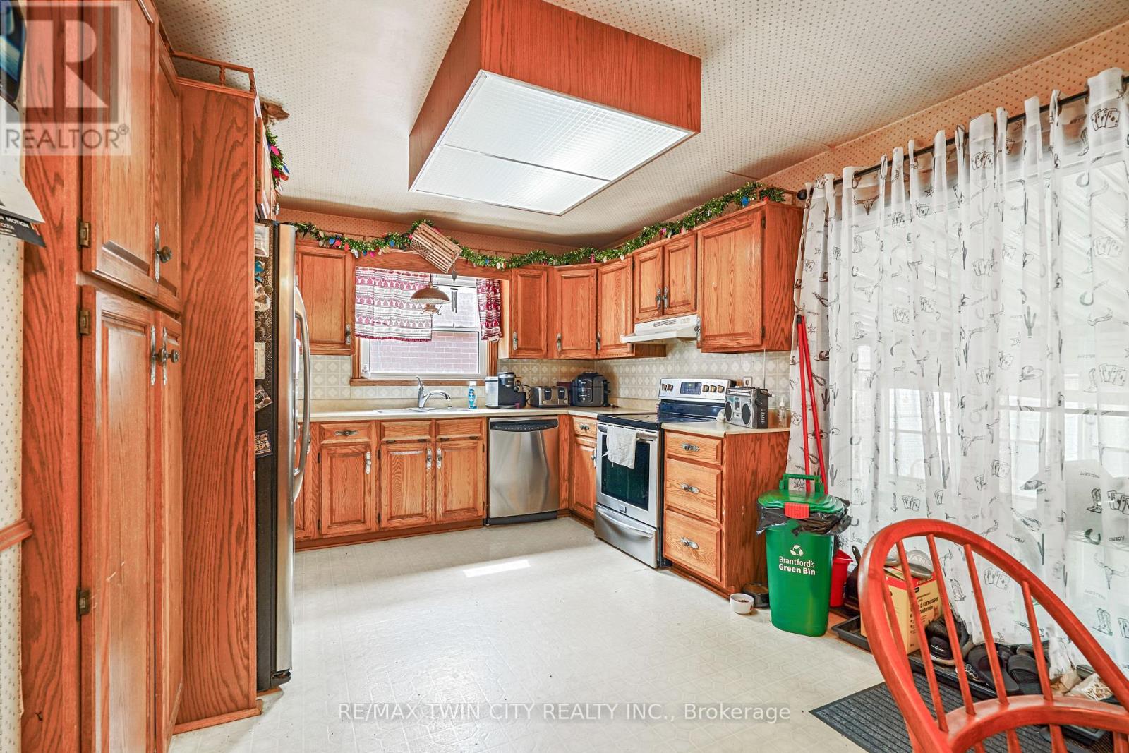 60 Park Road N Property Photo 11