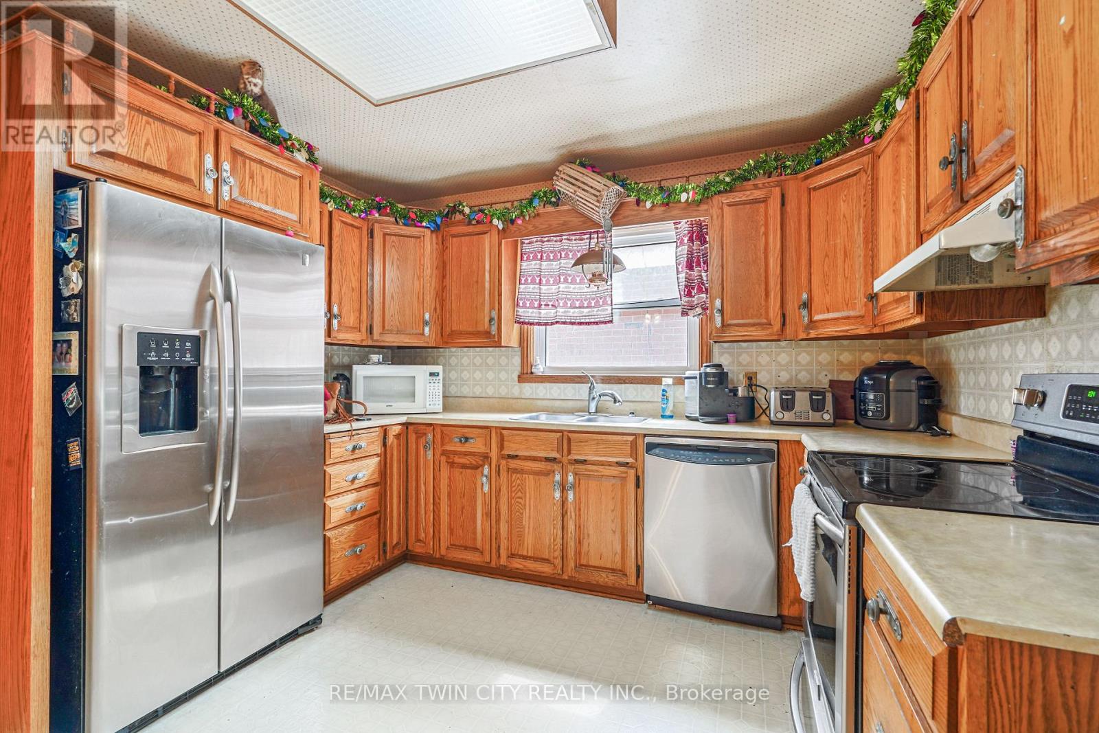 60 Park Road N Property Photo 12