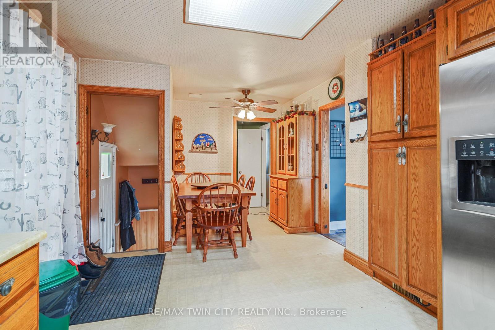60 Park Road N Property Photo 14