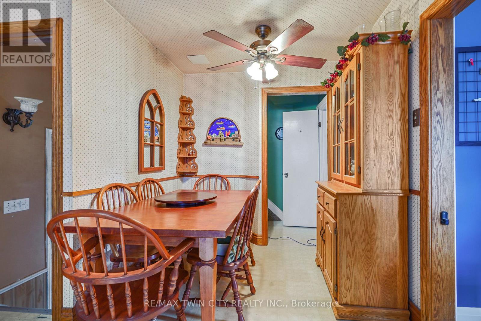 60 Park Road N Property Photo 15