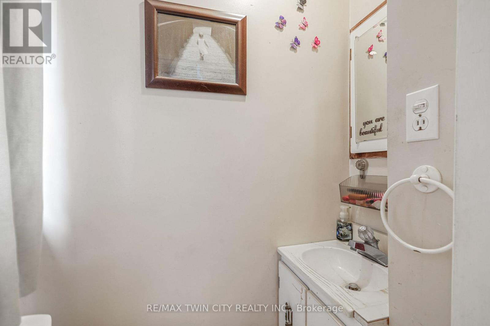 60 Park Road N Property Photo 17