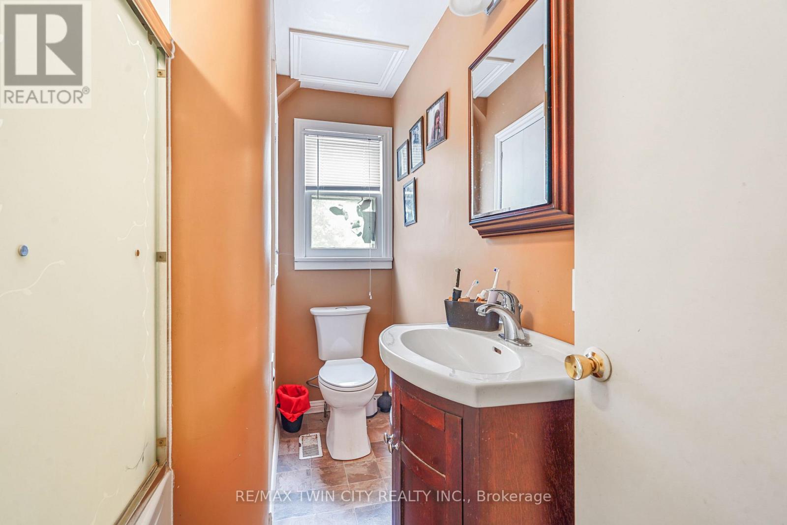 60 Park Road N Property Photo 19