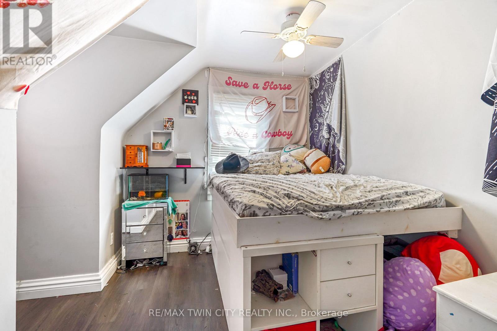 60 Park Road N Property Photo 22