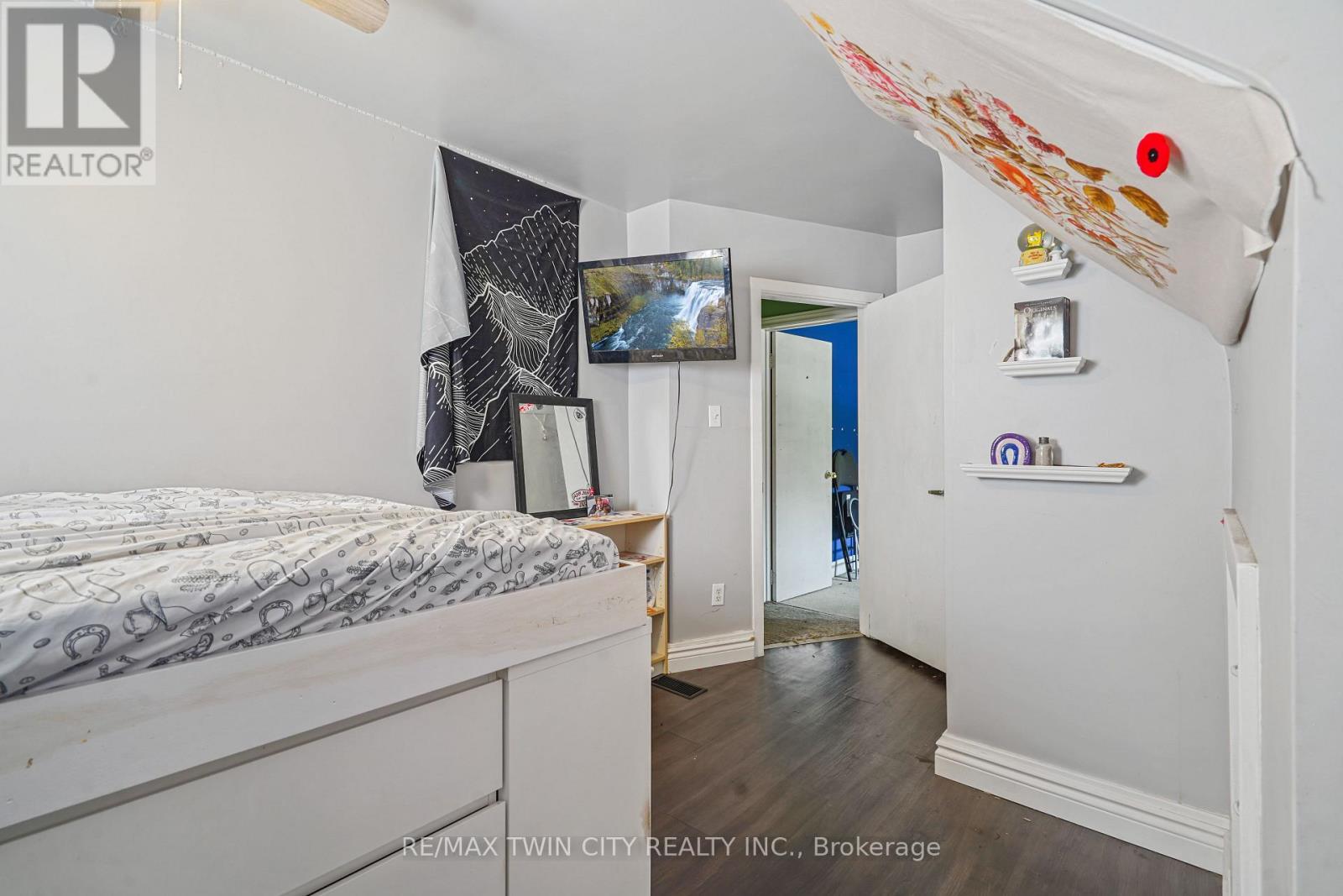 60 Park Road N Property Photo 23