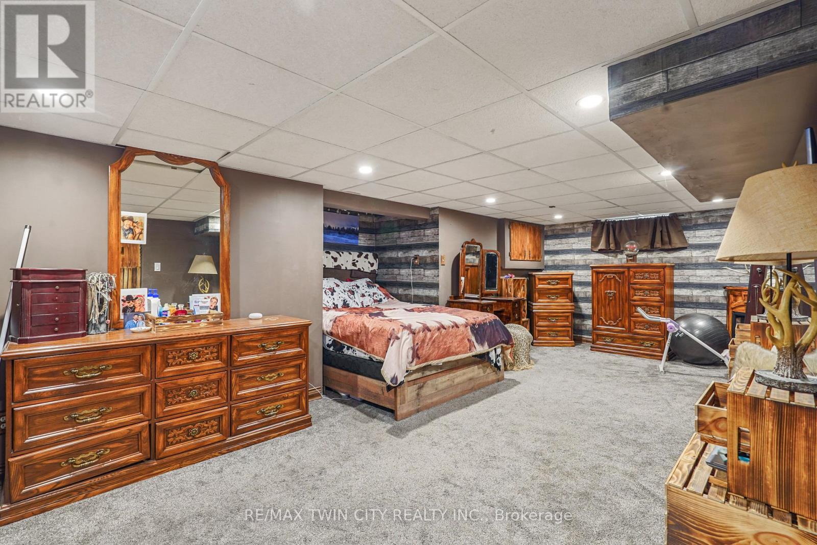 60 Park Road N Property Photo 24
