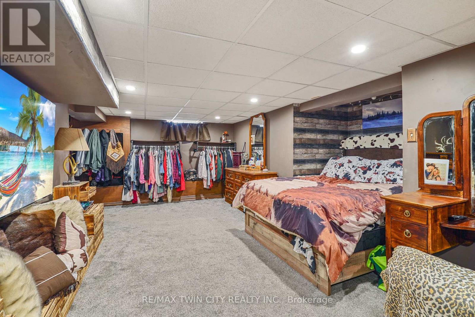 60 Park Road N Property Photo 26