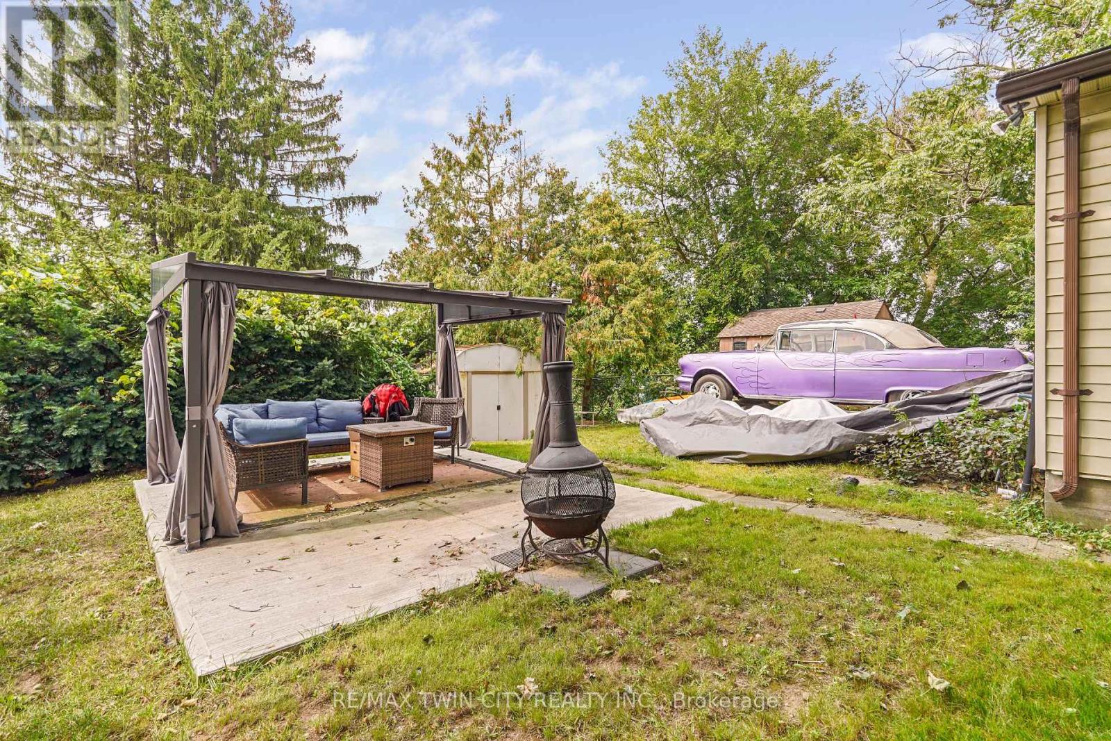 60 Park Road N Property Photo 37